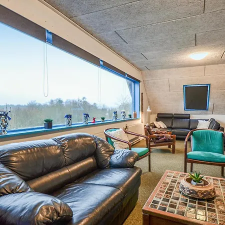 Three-bedroom In Apartament *